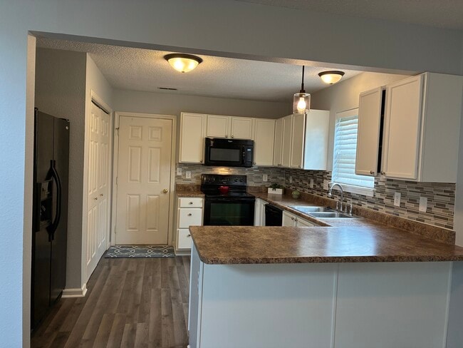 Building Photo - 2396 Meadow Bend Dr