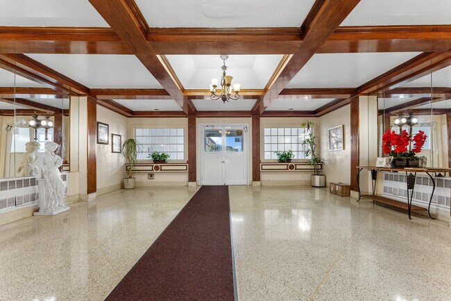 Foto del edificio - 30 Lenox Rd