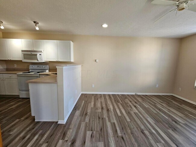 Foto del edificio - 7095 Gallant Fox Dr