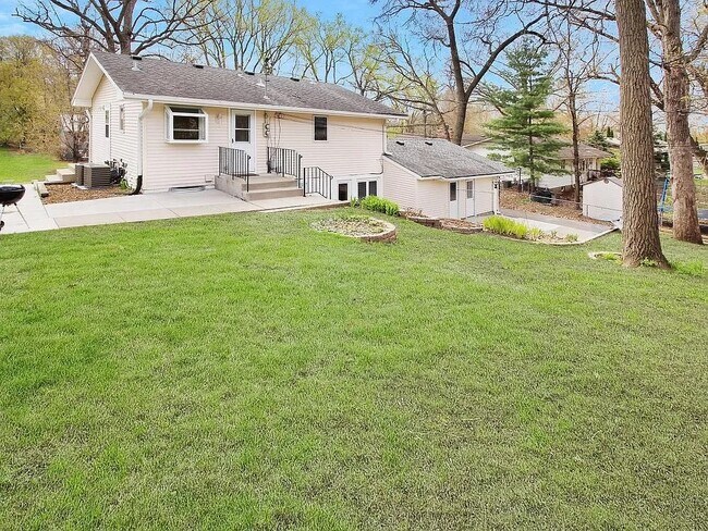 Foto del edificio - 2657 Magnolia Ln N