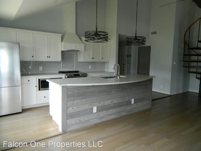 Building Photo - 3 br, 3.5 bath House - 406 Lake Club Dr. U...