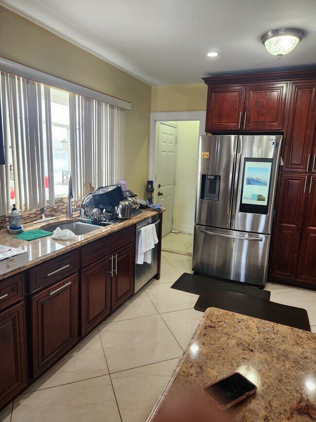 Building Photo - 85 Stephen Ave