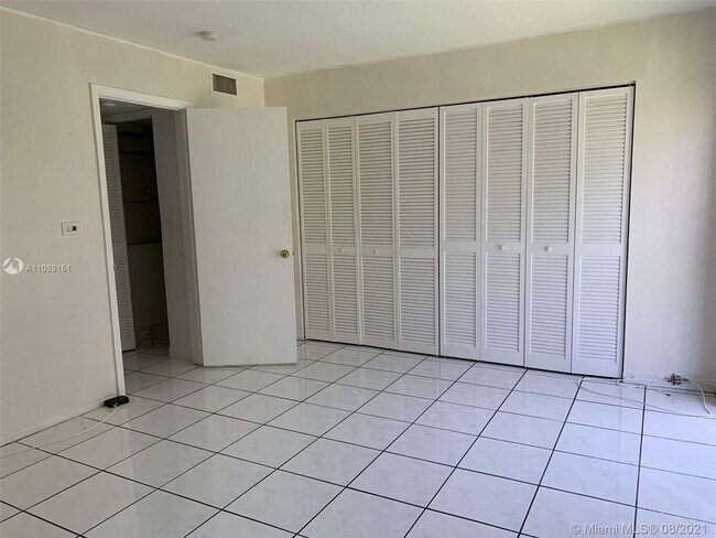 Foto del edificio - 16215 NE 18th Ct