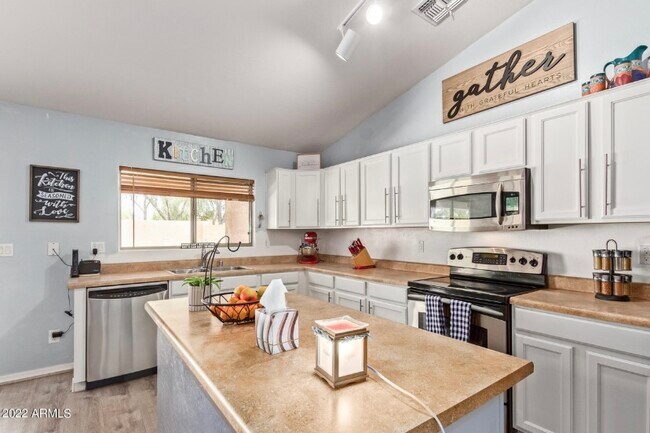 Foto del edificio - 17424 W Rimrock St