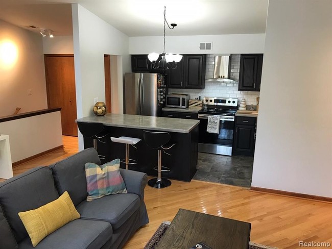 Foto del edificio - 363 Pinewood Cir