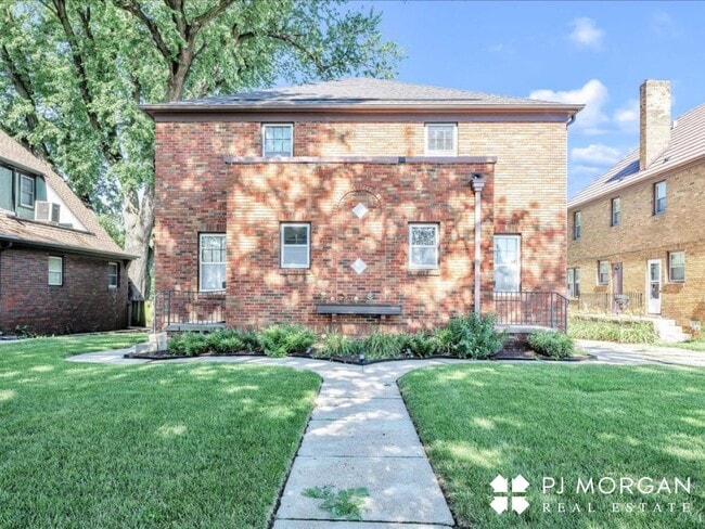 2 bedroom duplex for rent in Midtown! - 2 bedroom duplex for rent in Midtown! House