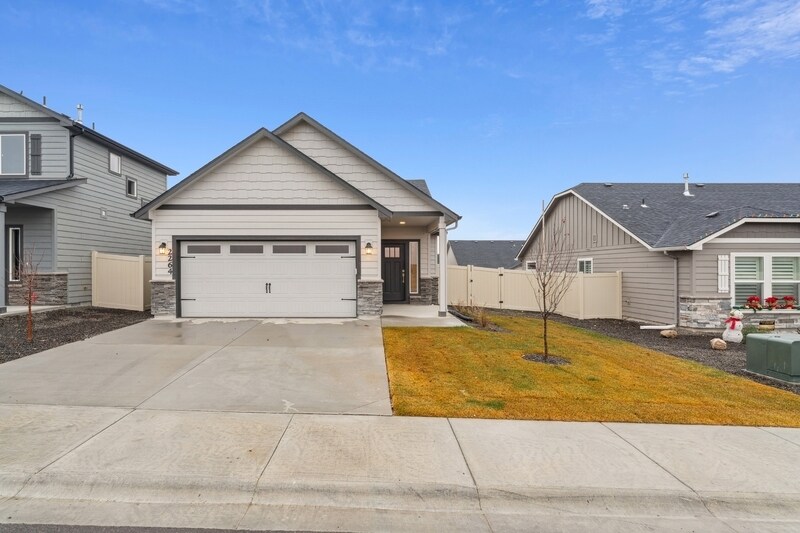 Primary Photo - 2264 E Misty Fls St