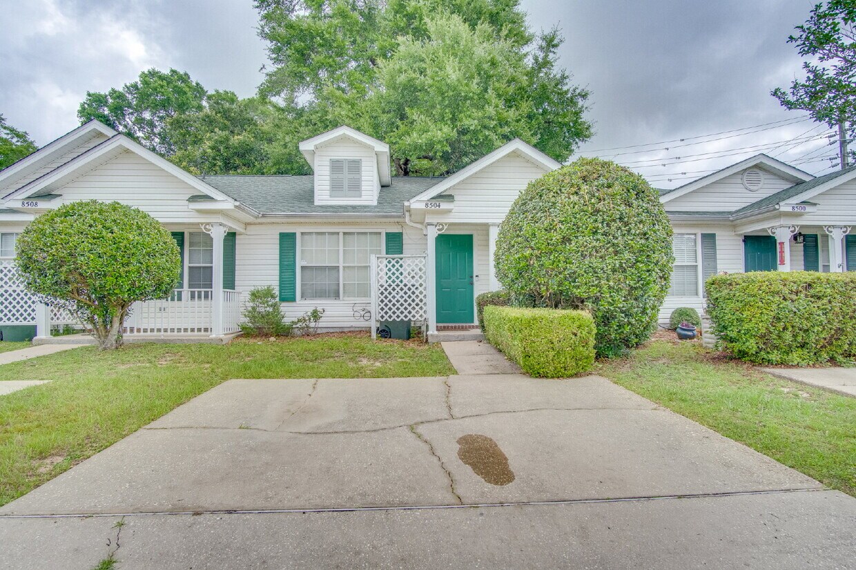 Primary Photo - Adorable Updated 2BR Cottage-Style Townhom...