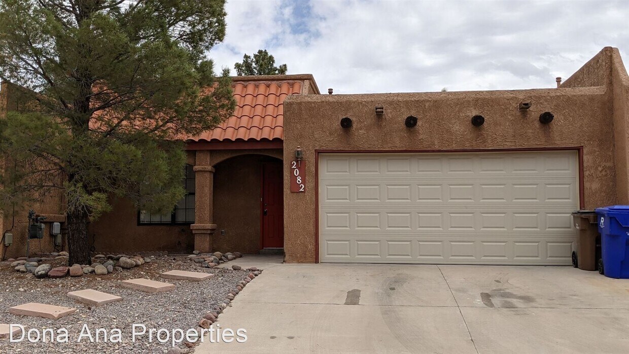Foto principal - 3 br, 2 bath House - 2082 Pinecone Way