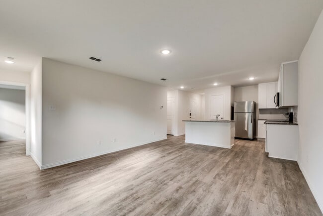 Building Photo - 533 Dunbar Ave