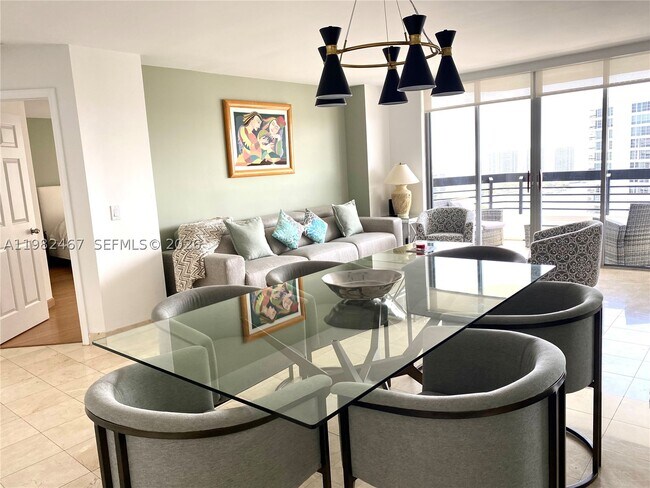 Foto del edificio - 3500 Mystic Pointe Dr