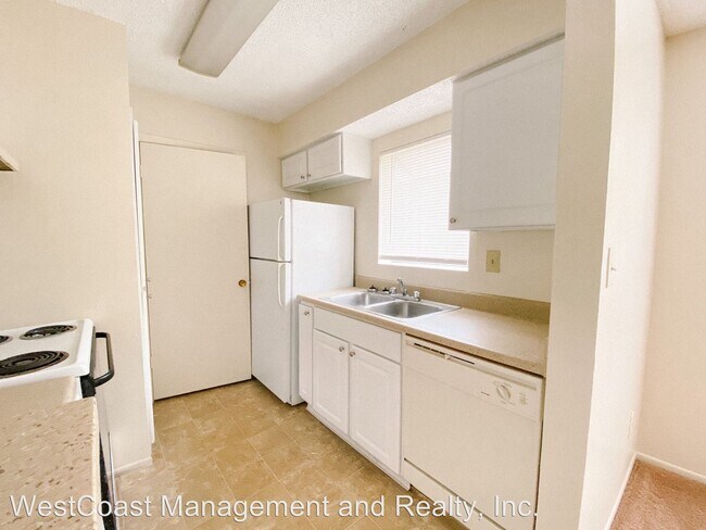 Building Photo - 8754 Mallard Reserve Dr