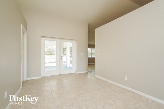 Building Photo - 1828 SW 3rd Pl