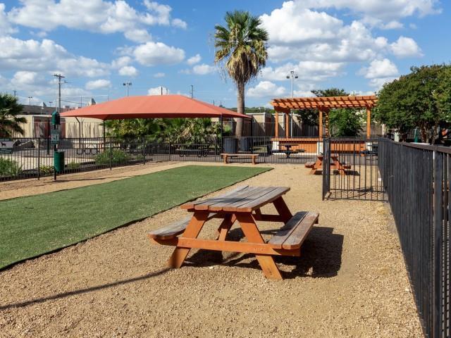 Foto del edificio - 11838 Parliament St