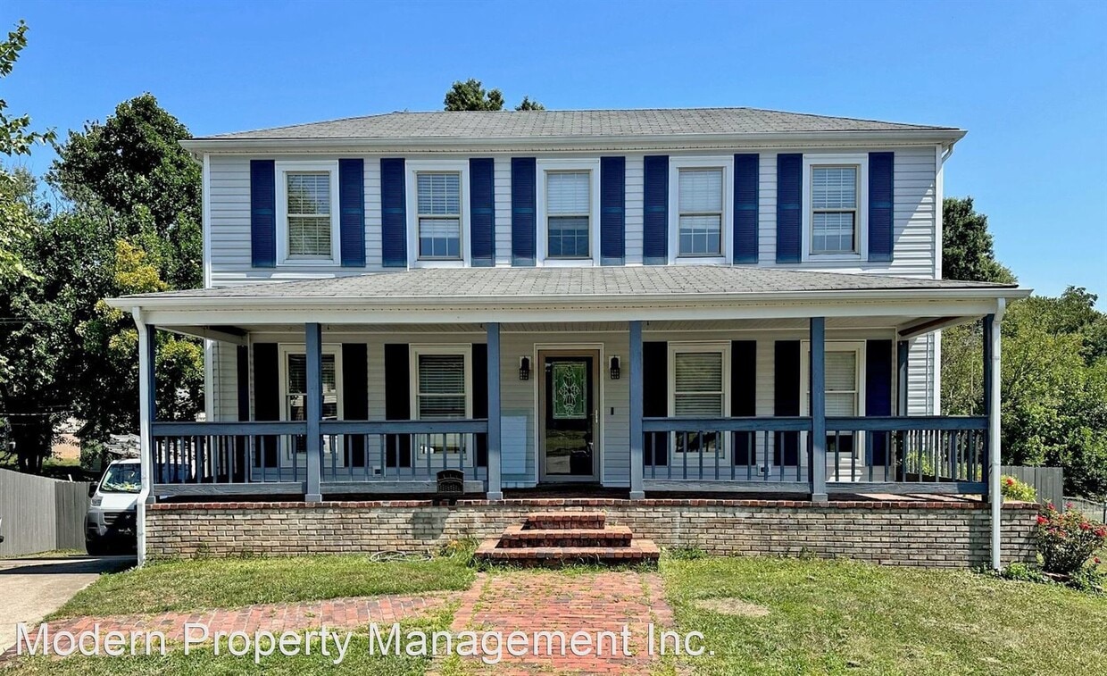 4 br, 3 bath House 1421 Pipestone Ct.