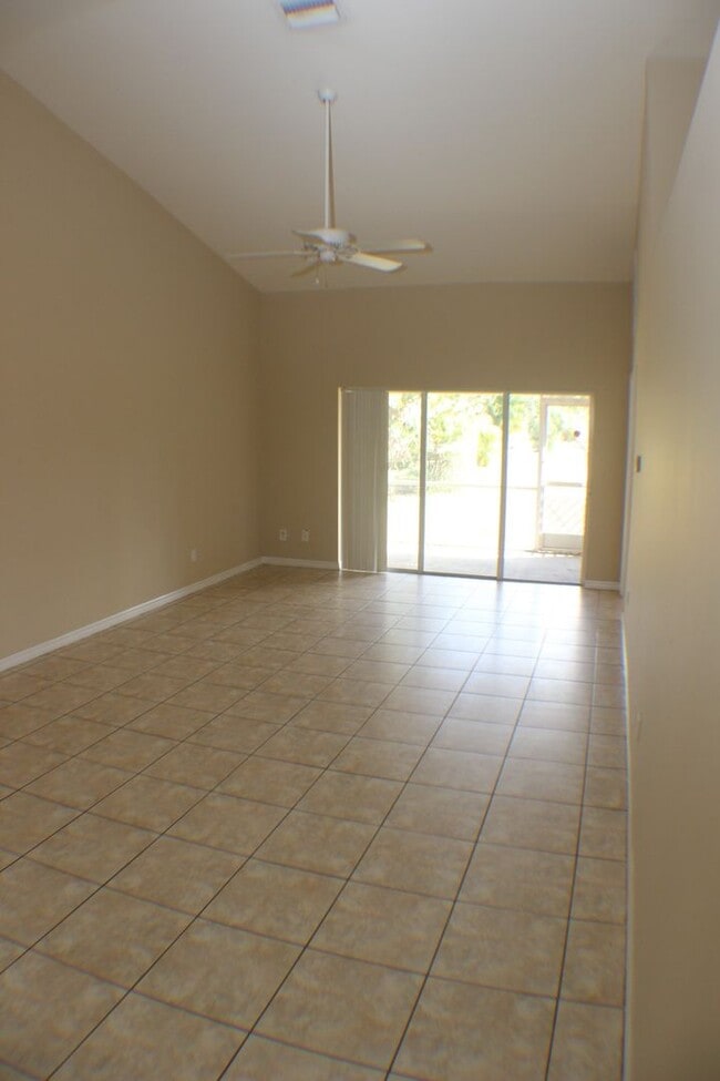 Photo - 4131 SW Santa Barbara Pl Apartment