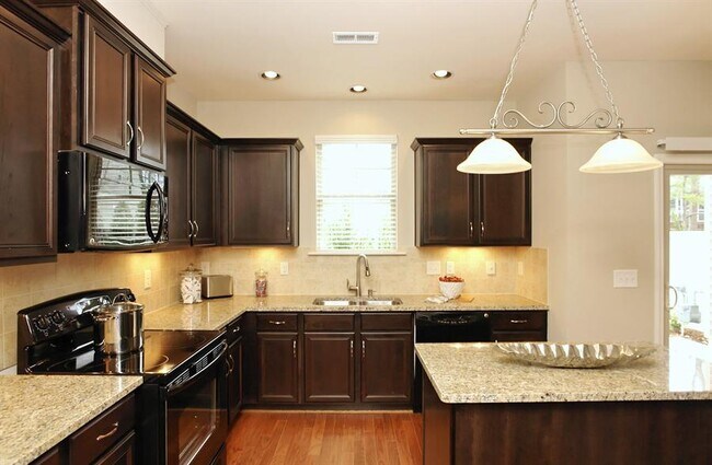 Foto del edificio - 419 Manchester Park Ln