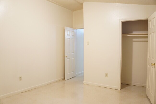 Foto del edificio - 8624 Jeannette St