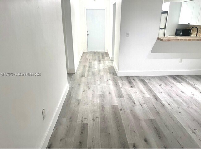 Foto del edificio - 1550 NE 191st St