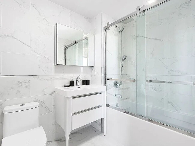 Building Photo - "Charming 1-Bed Oasis on Avenue V, Brooklyn – Perfect Urban Living!"