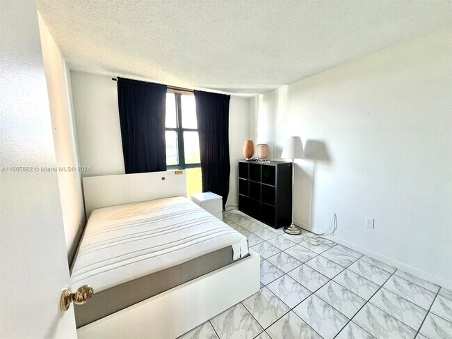 Foto del edificio - 11790 SW 18th St