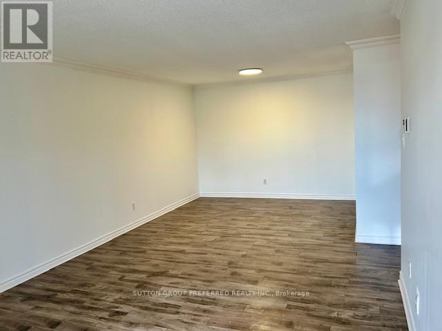 Building Photo - 731-731 Deveron Crescent