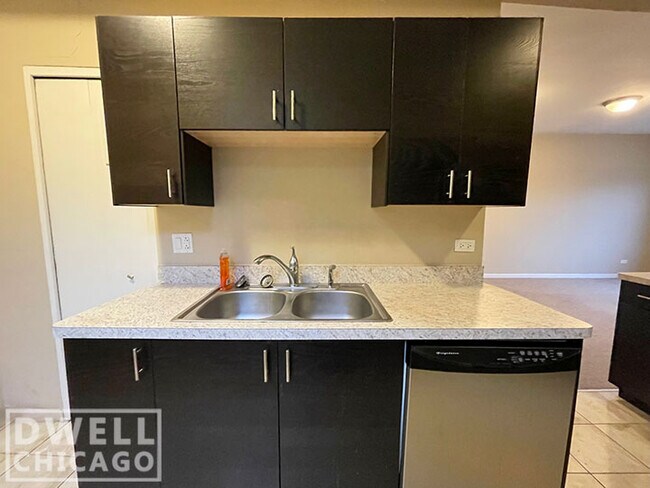 Foto del edificio - 1330 N Artesian Ave