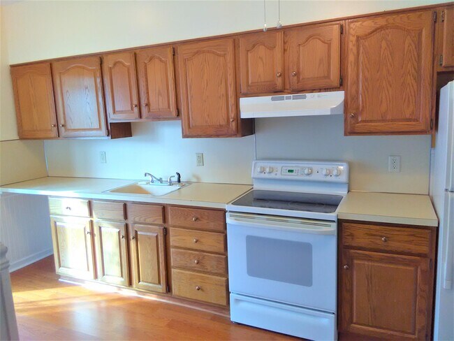 Building Photo - 632 Sherwood Ave