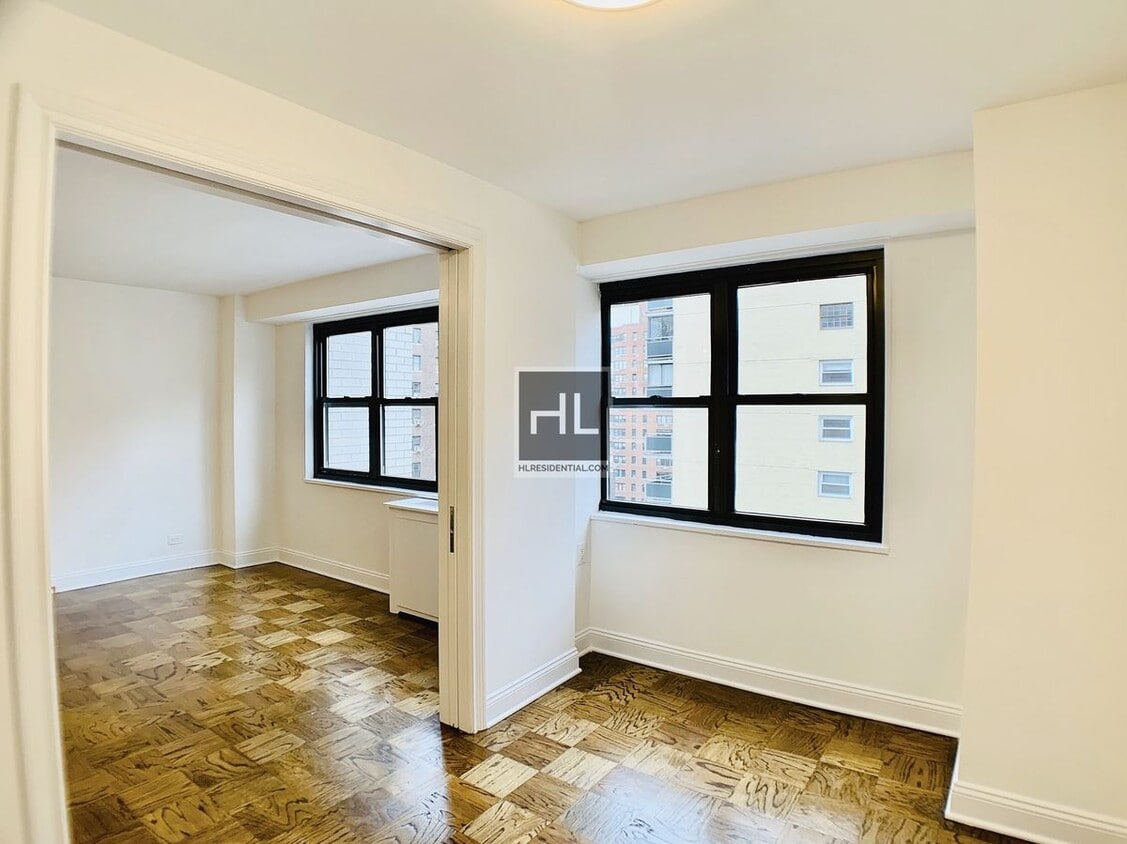 Building Photo - E 16 ST