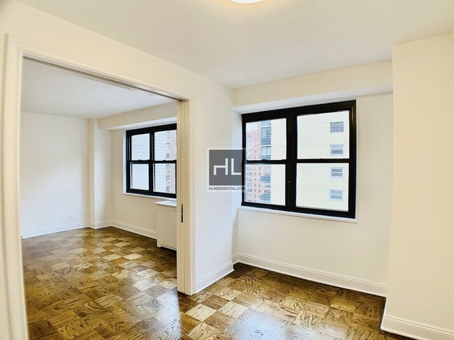 Building Photo - E 16 ST