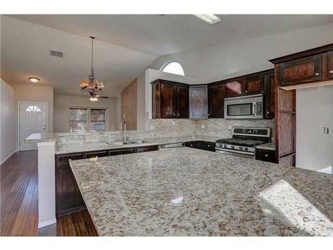 Building Photo - Amazing 3 bedroom 2 bath home is West El Paso!