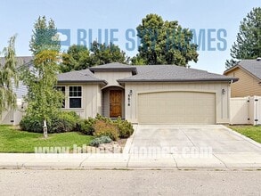 Building Photo - 5678 N Armstrong Ave