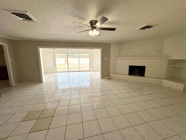 Building Photo - 3 Bed 2 Bath Located In The Heart Of Midland