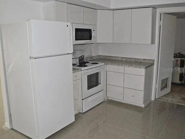 Foto del edificio - 2068 Fruitville Rd
