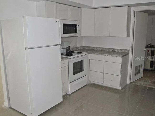 Foto del edificio - 2068 Fruitville Rd