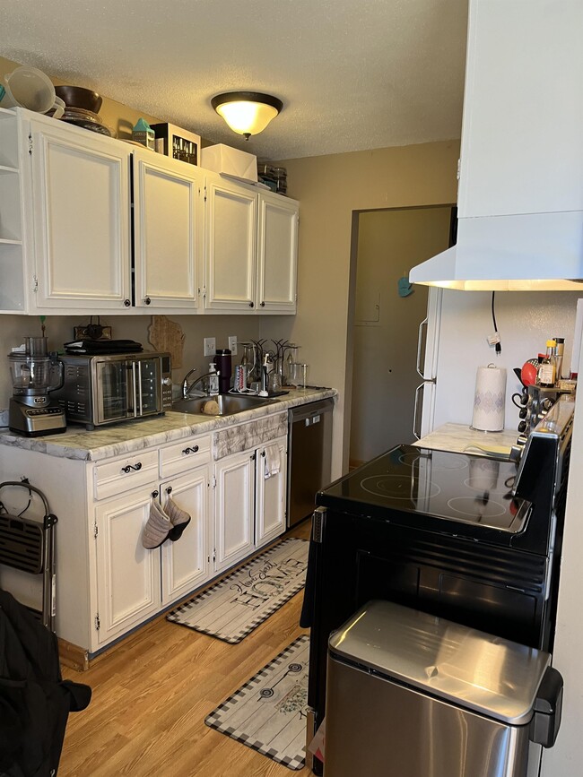 Foto del edificio - 805 Smetana Rd