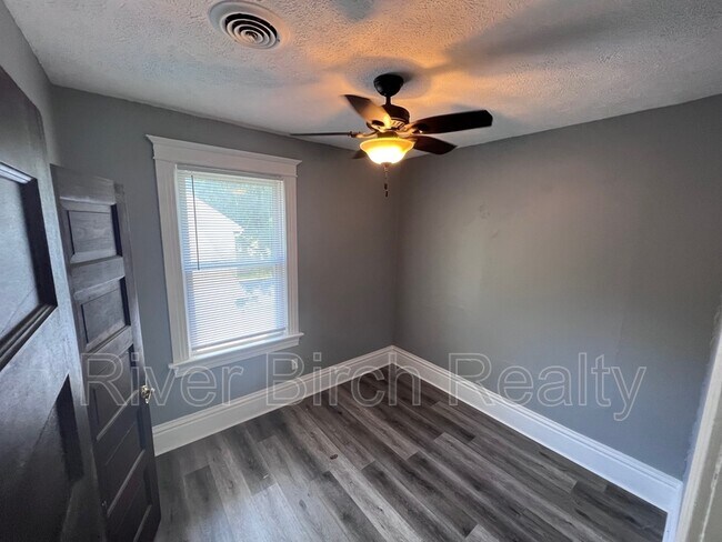 Foto del edificio - 457 W Lawrence Ave