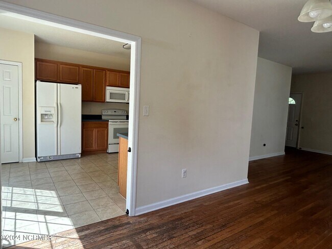 Foto del edificio - 607 Riva Ridge Rd