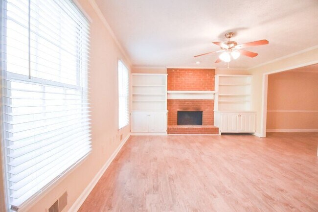 Building Photo - 2830 Park Chase Dr