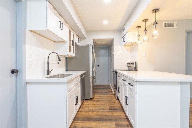 Foto del edificio - 2750 Holly Hall St