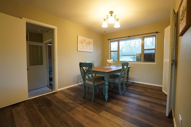 Building Photo - 4 Bedroom 2 Bathroom FULLY FURNISHED Home with Fenced in Backyard and 2 Car Garage-  UTILITIES IN...