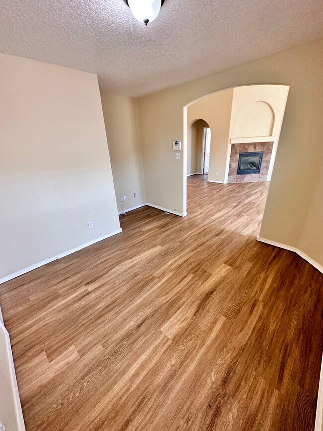 Foto del edificio - 3 bed 2 bath home in Huning Ranch!