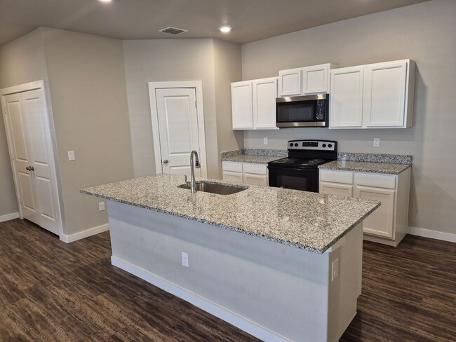 Foto del edificio - Willowbend Home NOW AVAILABLE!