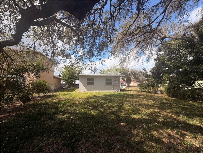 Building Photo - 634 NW 12th Ave