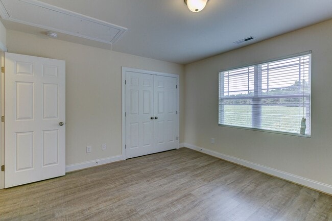Foto del edificio - MOVE IN SPECIAL!!! $200 OFF FIRST MONTHS RENT