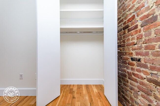 Foto del edificio - 722 Jefferson Ave