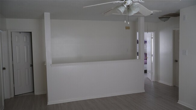 Foto del edificio - 710 Hidden Ridge W