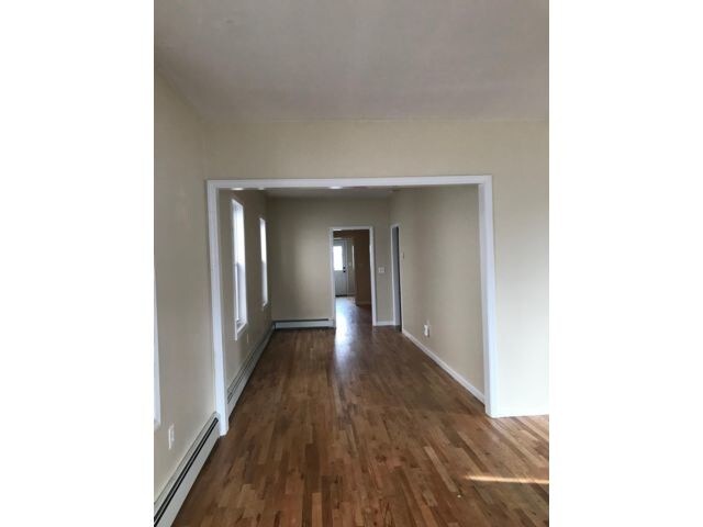 Foto del edificio - 1426 Cross Bay Blvd