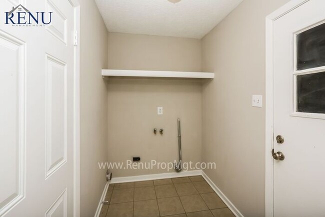 Building Photo - AVAILABLE NOW!!
