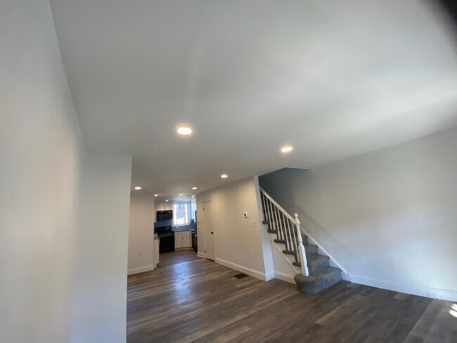 Building Photo - 2861 Sellers St